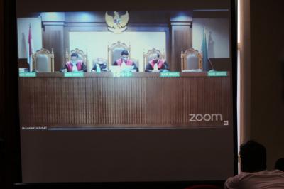 Terdakwa kasus suap izin ekspor benih bening lobster di Kementerian Kelautan dan Perikanan Edhy Prabowo menjalani sidang putusan di Jakarta, Kamis (15/7/2021).