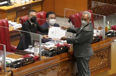 Rapat Paripurna DPR Ke-23 Masa Persidangan V Tahun Sidang 2020-2021 di Gedung Nusantara II, Senayan, Jakarta, Kamis (15/7/2021).