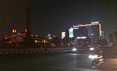 Sejumlah ruas jalan protokol di Kota Semarang, Jawa Tengah, tampak dalam kondisi gelap, Rabu (14/7/2021) malam.