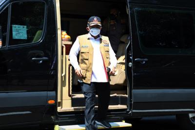 Ketua Satuan Tugas Penanganan Covid-19 Letjen TNI Ganip Warsito melakukan peninjauan gudang obat di Komando Distrik Militer (Kodim) 0618, Jumat (16/7/2021).