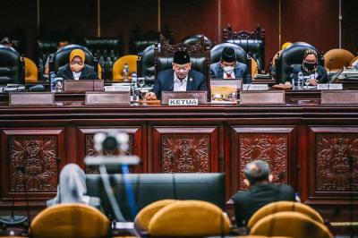 Sidang Paripurna ke-12 secara fisik dan virtual dengan agenda laporan pelaksanaan tugas alat kelengkapan dan pengesahan keputusan DPD RI, Jumat (16/7/2021).