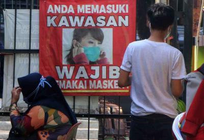 Sejak diberlakukannya PPKM darurat kawasan kelurahan Serdang melakukan penutupan beberapa akses jalan yang digunakan warga di Jakarta, Rabu (21/7/2021).