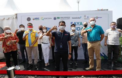 Menteri Pariwisata dan Ekonomi Kreatif Sandiaga Uno saat meninjau Sentra Vaksin Covid-19 di MNC Studio, Kebon Jeruk, Jakarta Barat, Minggu (25/7/2021).