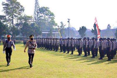 Kapolda Jateng Irjen Pol Ahmad Luthfi saat membuka Pendidikan Pembentukan Bintara Polri TA 2021 di SPN Polda Jateng Purwokerto, Senin (26/7/2021).