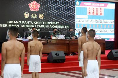 Sidang Pantukhir terpusat penerimaan Taruna dan Taruni Akademi TNI TA 2021 di Gedung Lily Rochli, Akademi Militer, Magelang, Jawa Tengah, Rabu (28/7/2021).