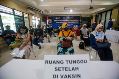 Vaksinasi Covid-19 di Gedung Pusat Dakwah Muhammadiyah, Menteng, Jakarta Pusat, Kamis (29/7/2021).