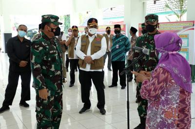 Panglima TNI Marsekal TNI Hadi Tjahjanto meninjau kesiapan tenaga tracer di Kabupaten Sleman, Daerah Istimewa Yogyakarta, Rabu (28/7/2021).
