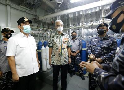 KRI dr Soeharso-990  yang bersandar di Pelabuhan Tanjung Emas Semarang, Jawa Tengah, Rabu (28/7/2021).