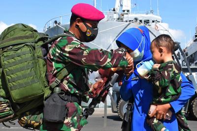 Keberangkatan prajurit Korps Marinir TNI AL ke daerah penugasan tersebut dilepas oleh Komandan Pasmar 2 Brigjen TNI (Mar) Ipung Purwadi.
