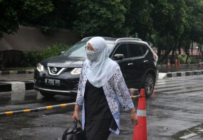 Mantan Plt Sekretaris Daerah DKI Jakarta 2020, Sri Haryati usai menjalani pemeriksaan di Gedung Merah Putih KPK Kuningan Jakarta, Kamis (5/8/2021).