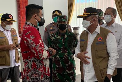 Ketua Satuan Tugas Penanganan Covid-19 Letjen TNI Ganip Warsito saat berkunjung ke Wisma PPPTK-BBL Kota Medan, Sumatera Utara, pada Jumat (6/8/2021).