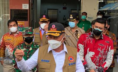 Ketua Satuan Tugas Penanganan Covid-19 Letjen TNI Ganip Warsito saat berkunjung ke Wisma PPPTK-BBL Kota Medan, Sumatera Utara, pada Jumat (6/8/2021).