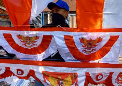 Sejumlah pedagang bendera Merah Putih mengeluhkan sepinya pembeli. Seperti yang dialami pedagang di Jalan Jenderal Sudirman, Kota Semarang, Jumat (6/8/2021).