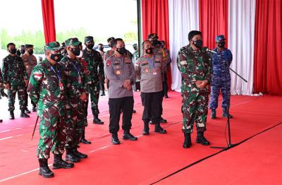 Panglima TNI Marsekal TNI Hadi Tjahjanto saat memimpin rapat bersama Forkopimda terkait penanganan Covid-19 di Kalimantan Utara, Jumat (6/8/2021).