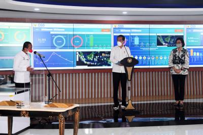 Presiden Joko Widodo meresmikan peluncuran Online Single Submission (OSS) berbasis risiko dalam perizinan berusaha di Jakarta, Senin (9/8/2021).