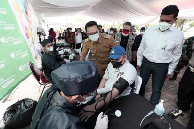 Kegiatan bertajuk Vaksinasi Bersama BP Jamsostek di Kawasan Industri Suryacipta, Karawang, Jawa Barat, Senin (9/8/2021).