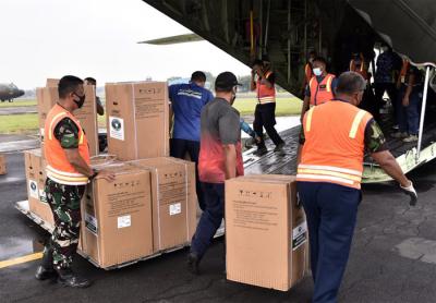 Panglima TNI Marsekal TNI Hadi Tjahjanto memerintahkan untuk mengirimkan bantuan Alat Kesehatan dari Yayasan Budha Tzu Chi Indonesia.
