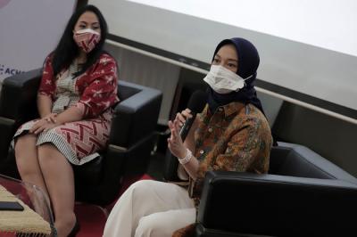 Dr Ruswantriani Sp.OG bersama dr Alfa P. Meutia, SpOG(K) Urogin saat acara Layanan Terbaru Gyn-ROSE Clinic di RSU Bunda, Selasa (10/8/2021).