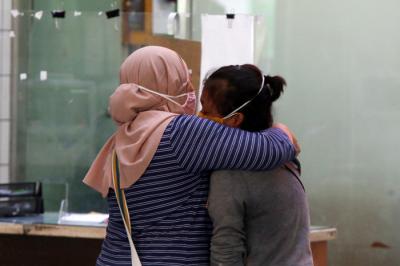 Suasana layanan perawatan di ruang Instalasi Gawat Darurat (IGD), RSUD Dr Soetomo Surabaya, Jawa Timur, Selasa (10/8/2021).