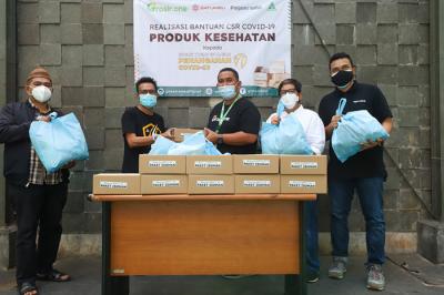 Penyerahan bantuan untuk warga isolasi mandiri di DPP GP Ansor, Jakarta, Kamis (12/8/2021).