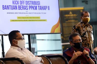 Perum BULOG melanjutkan program bantuan beras PPKM tahap II menyusul selesainya bantuan beras tahap I kepada 8,8 juta keluarga penerima manfaat.