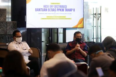 Perum BULOG melanjutkan program bantuan beras PPKM tahap II menyusul selesainya bantuan beras tahap I kepada 8,8 juta keluarga penerima manfaat.