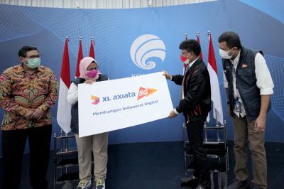 XL Axiata menerima Surat Keterangan Laik Operasional (SKLO) 5G di Jakarta, Kamis (12/8/2021).