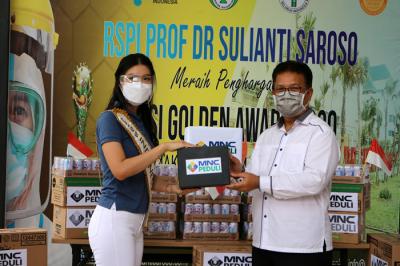 Serah terima bantuan MNC Peduli di RSPI Sulianti Saroso, Jakarta, Jumat (13/8/2021).