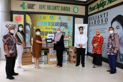 Serah terima bantuan MNC Peduli di RSPI Sulianti Saroso, Jakarta, Jumat (13/8/2021).