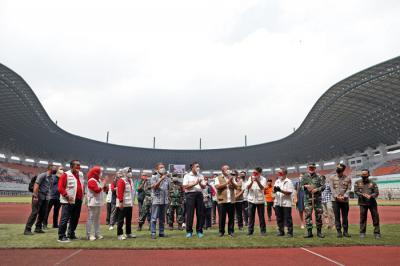 Pelaksanaan percepatan vaksinasi di Stadion Pakansari, Bogor, Jawa Barat, Sabtu (14/8/2021).