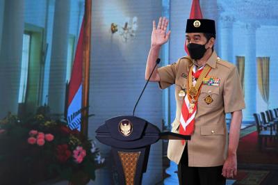 Presiden Joko Widodo saat memimpin upacara Peringatan Hari Pramuka ke-60 Tahun 2021 di Istana Kepresidenan Bogor, Jawa Barat, Sabtu (14/8/2021).