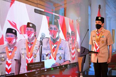 Presiden Joko Widodo saat memimpin upacara Peringatan Hari Pramuka ke-60 Tahun 2021 di Istana Kepresidenan Bogor, Jawa Barat, Sabtu (14/8/2021).