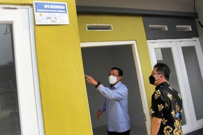 Direktur Utama PT Bank Tabungan Negara (Persero) Tbk Haru Koesmahargyo meninjau pembangunan perumahan bagi MBR di wilayah Tangerang, Banten, akhir pekan lalu.