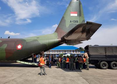 Panglima TNI Marsekal Hadi Tjahjanto memerintahkan TNI AU mengirim alat kesehatan dan obat-obatan ke Kota Pekanbaru dan Pangkal Pinang, Minggu (15/8/2021).