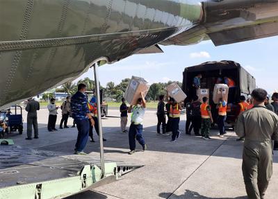 Panglima TNI Marsekal Hadi Tjahjanto memerintahkan TNI AU mengirim alat kesehatan dan obat-obatan ke Kota Pekanbaru dan Pangkal Pinang, Minggu (15/8/2021).