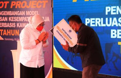 Kick Off Project Pengembangan Model Perluasan Kesempatan Kerja Berbasis Kawasan di lima titik yang dilakukan di Telukjambe, Karawang, Rabu (18/8/2021).