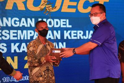Kick Off Project Pengembangan Model Perluasan Kesempatan Kerja Berbasis Kawasan di lima titik yang dilakukan di Telukjambe, Karawang, Rabu (18/8/2021).