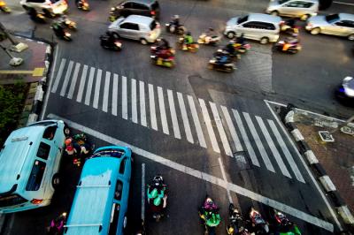 Kendaraan bermotor saat melintas di Jalan S Parman, Jakarta Barat, Rabu (18/8/2021).