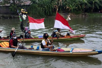 Aksi di sekitaran instalasi PDAM Karangpilang, Surabaya, Jawa Timur, Rabu (18/8/2021).