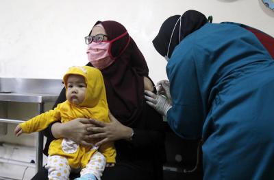 Sejumlah ibu hamil dan menyusui mengikuti vaksinasi Covid-19 di RSIA Tambak, Jakarta, Rabu (18/8/2021).