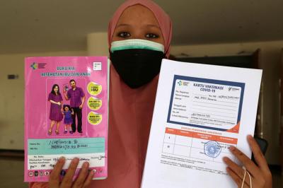 Ibu Hamil antusias mengikuti vaksinasi massal dosis pertama di Airlangga Convention Centre, Kampus C Universitas Airlangga Surabaya, Kamis (19/8/2021).