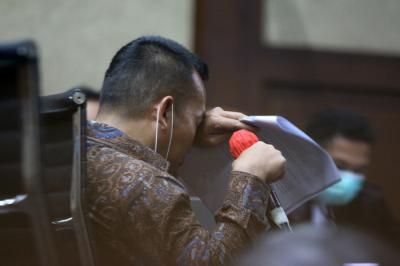 Terdakwa Pejabat Pembuat Komitmen Kemensos Adi Wahyono menjalani sidang lanjutan di Pengadilan Tindak Pidana Korupsi (Tipikor)  Jakarta, Jumat (20/8/2021).