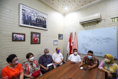 Forum Pemegang Saham Publik PT Hanson International Tbk menggelar konferensi pers di Jakarta, Jumat (20/8/2021).