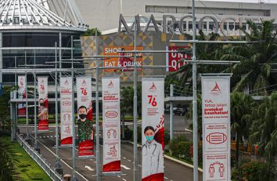 1 korban meninggal dunia akibat ambruknya atap yang disebabkan jatuhnya lift dari lantai 3 di Mal Margo City, Depok, Jawa Barat, Minggu (22/8/2021).
