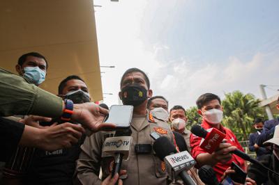 1 korban meninggal dunia akibat ambruknya atap yang disebabkan jatuhnya lift dari lantai 3 di Mal Margo City, Depok, Jawa Barat, Minggu (22/8/2021).