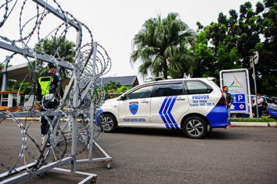 1 korban meninggal dunia akibat ambruknya atap yang disebabkan jatuhnya lift dari lantai 3 di Mal Margo City, Depok, Jawa Barat, Minggu (22/8/2021).