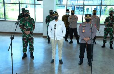 Panglima TNI Marsekal TNI Hadi Tjahjanto melakukan peninjauan serbuan vaksinasi bagi masyarakat di Kabupaten Boyolali, Jawa Tengah, Minggu (22/8/2021).