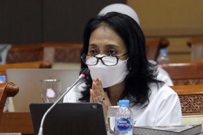 Menteri Pemberdayaan Perempuan dan Perlindungan Anak I Gusti Ayu Bintang Darmawati mengikuti rapat kerja dengan Komisi VIII DPR di Jakarta, Senin (23/8/2021).