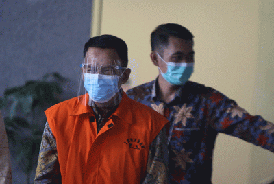 Tersangka Direktur Pemeriksaan dan Penagihan pada Direktorat Jenderal Pajak Angin Prayitno Aji menjalani pemeriksaan lanjutan di Jakarta, Selasa (24/8/2021).