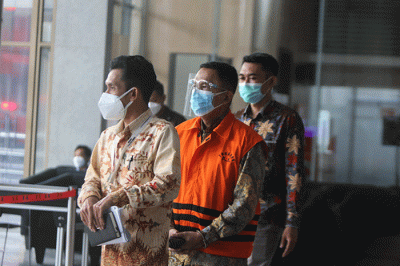 Tersangka Direktur Pemeriksaan dan Penagihan pada Direktorat Jenderal Pajak Angin Prayitno Aji menjalani pemeriksaan lanjutan di Jakarta, Selasa (24/8/2021).